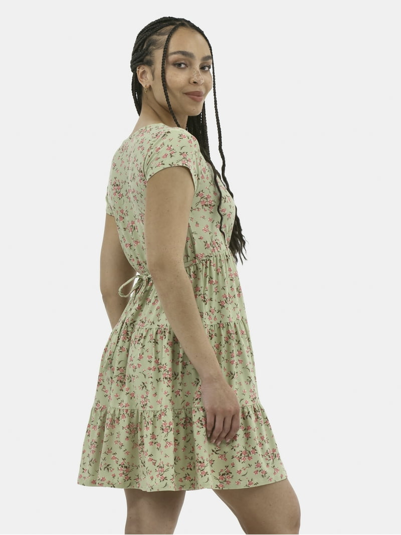 No Boundaries Tiered Surplice Dress with Cap Sleeves Women's Mini Fit and  Flare - Walmart.com