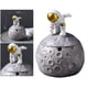 thumbnail image 4 of Cenicero de resina moderno con forma de astronauta, ideal como adorno para el hogar o la oficina. C, 4 of 9