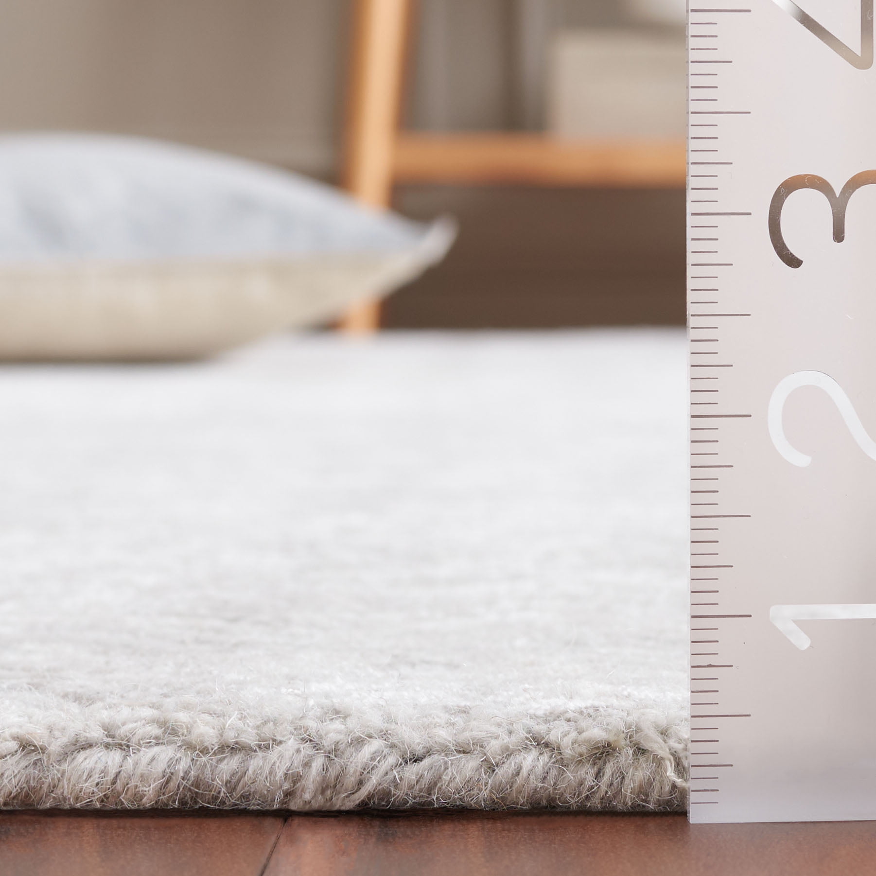 SAFAVIEH Glamour Flanagan Wavy Striped Area Rug, Gray/Ivory, 5' x 8'