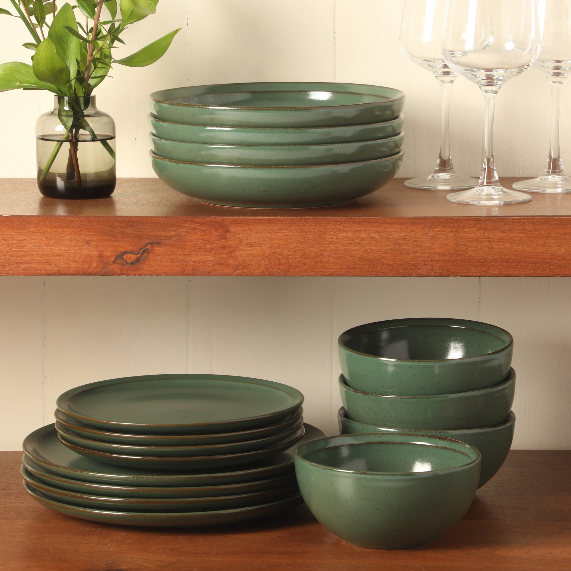 Gibson Elite Beckett Stoneware Matte Reactive Glaze 16 Piece (Service for 4) Plates and Bowls Dinnerware Set - Green