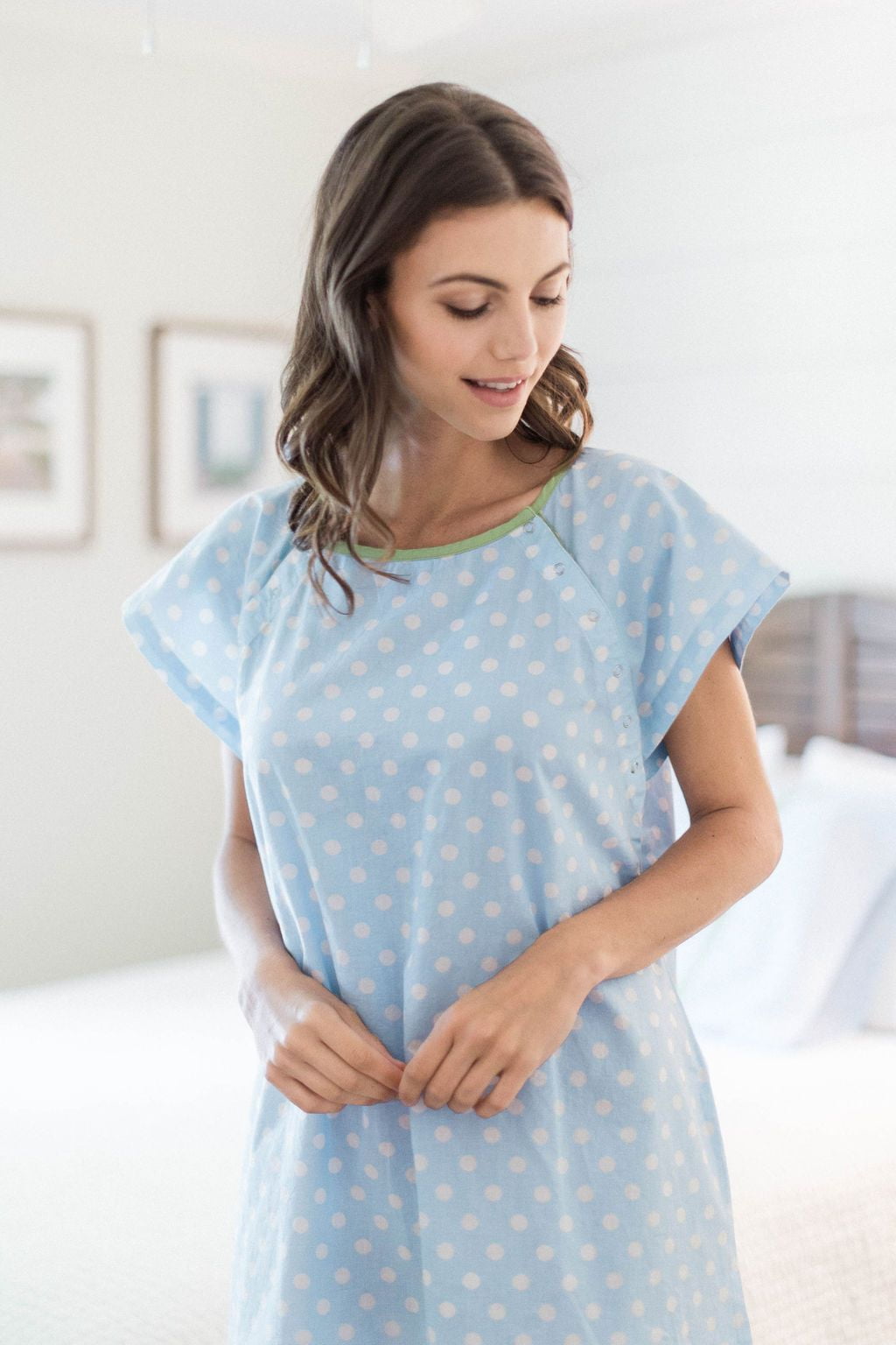 Disposable Hospital Gowns Could Expose Health Workers to Infection |  Scientific American