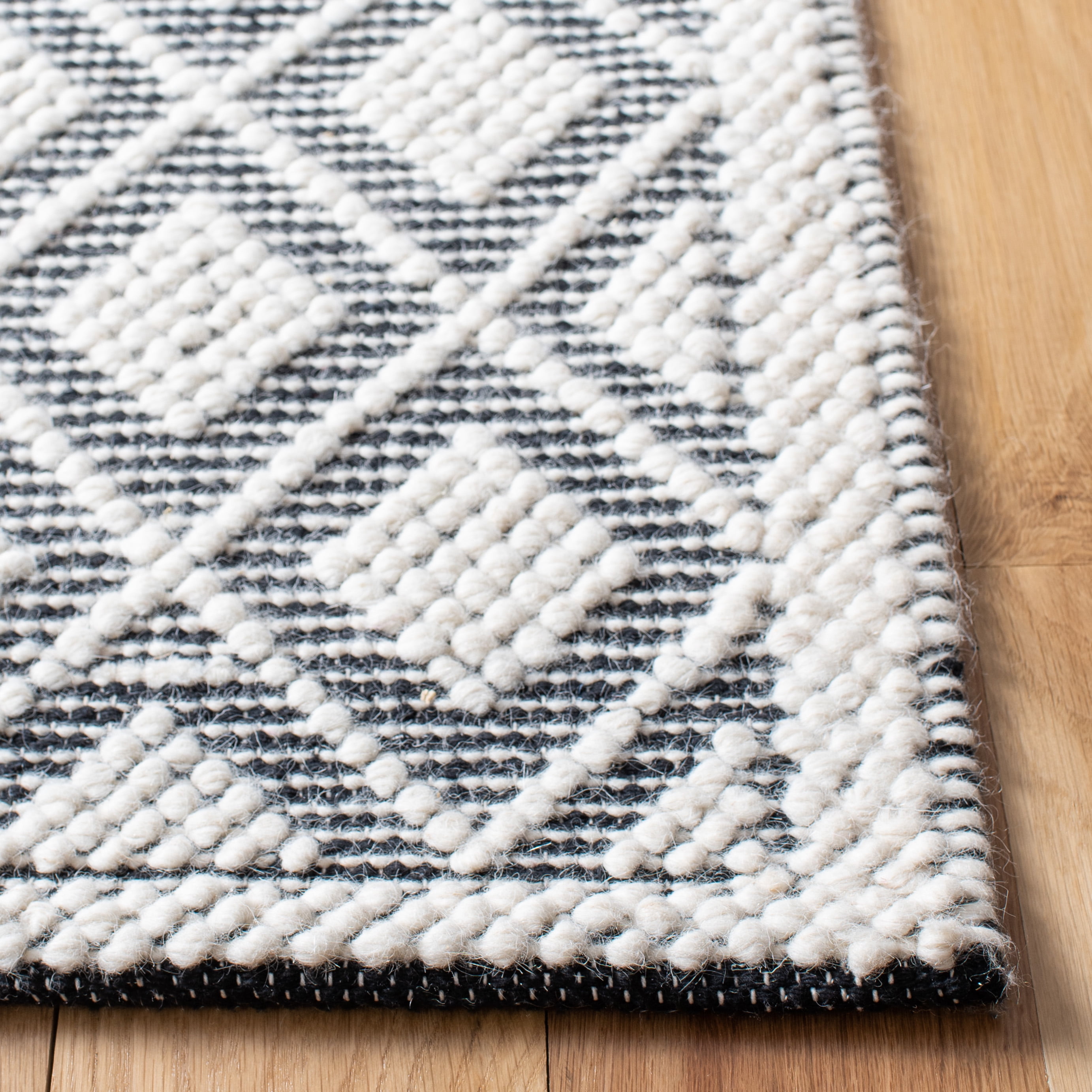 SAFAVIEH Natura Taneka Diamond Runner Rug, Ivory/Black, 2'3" x 8'