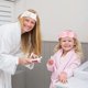 thumbnail image 2 of Juego de 6 protectores de muñeca con diadema para spa (blanco y rosa), diadema para maquillaje facial, diadema con lazo de mariposa, diadema elástica de terciopelo suave, adecuada para, 2 of 5