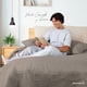 thumbnail image 5 of Edredón King Size Ligero Dreamlab con Juego de Sábanas y Fundas de Almohada Decorativas 7 Piezas Arena Beige, 5 of 9
