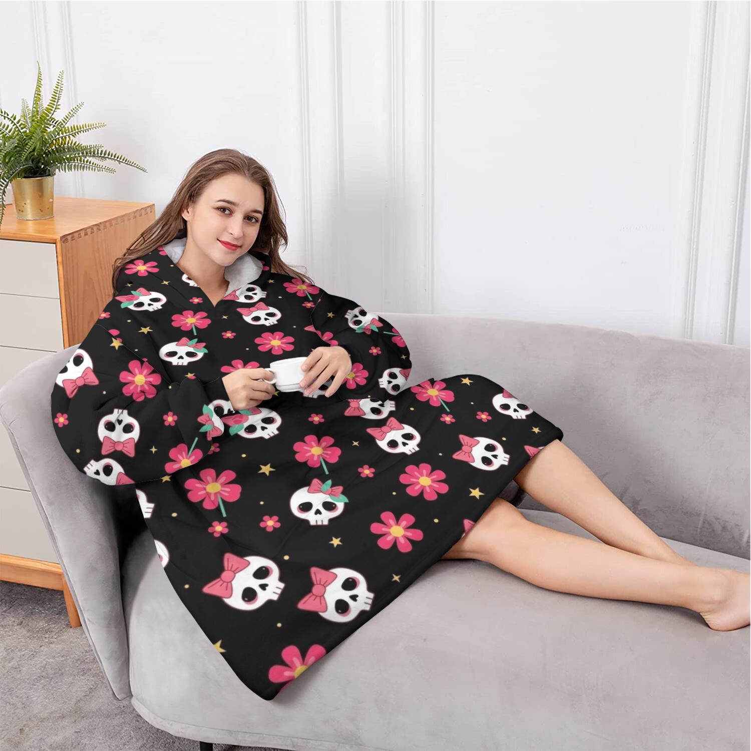 Oversized Wearable Blanket Hoodie,Black Skull Flower Bow Pattern Sherpa Blanket Hoodie with Super Pockets,Super Warm Fuzzy Pullover for Women & Men