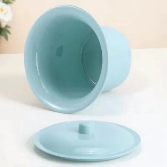 QIFULL 1Pc Plastic Spittoon with Lid Green Lightweight Home Urinal Container