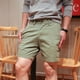thumbnail image 2 of Pantalones cortos cargo para hombre, ropa de calle ancha, moda 2024, pantalones cortos bermudas para hombre, cintura elástica elástica, bolsillo frontal, diseño desgastado, 2 of 5