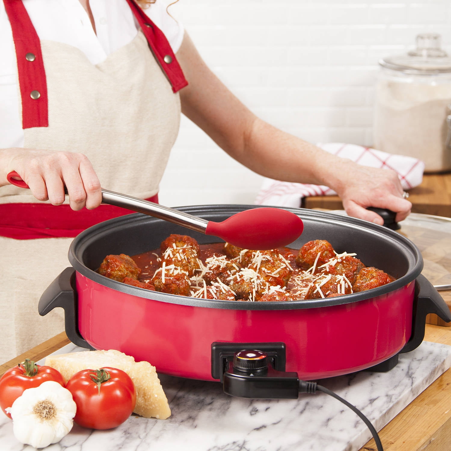 Dash Family Size Skillet, Red, 14 inch, Nonstick, 2.5 Deep, Heat to 450  degrees 