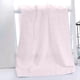 thumbnail image 1 of Toalla de baño de algodón suave y absorbente con patrón a cuadros | Grande 52x28 in | Secado rápido, envoltura para adultos y piel sensible | Opciones azul y rosa | Uso en baño, playa, spa, 1 of 6