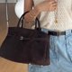 thumbnail image 3 of Bolso de mano de gran capacidad con hebilla decorativa para mujer, bolso de hombro de gamuza sintética con broche, informal, elegante, 2024, 3 of 6