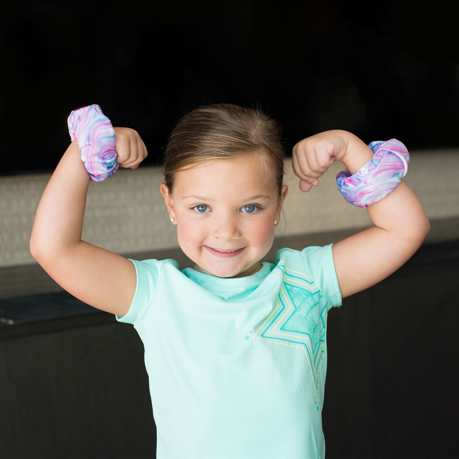 Mattel, 5 pièces Strong Girls Make Waves – Trousse d’exercice Barbie, combinaison de rose