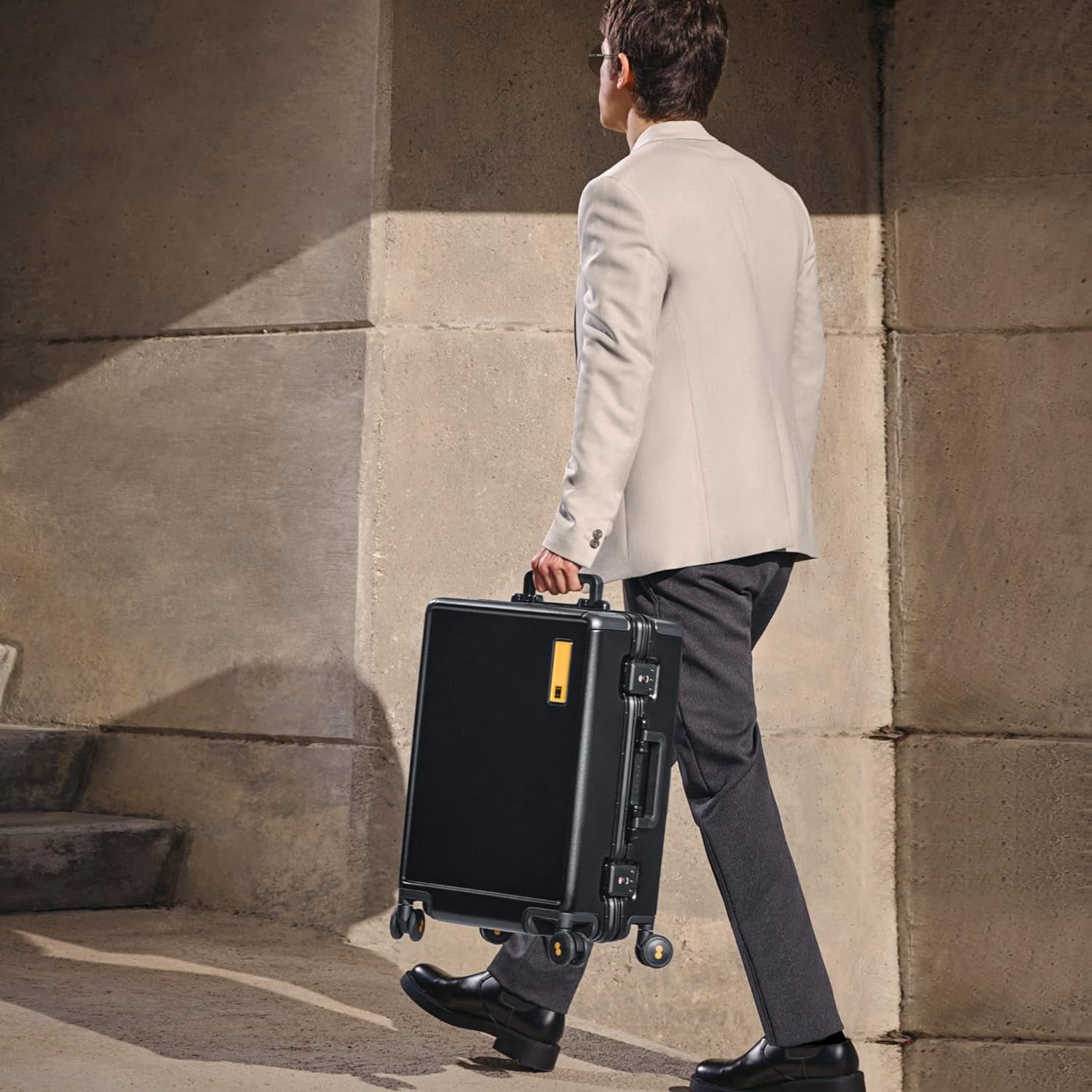 Carry On Suitcase Airline Approved with Aluminum Frame, Lightweight Hard Shell Luggage with Spinner Wheels, Metal Travel Luggage with Double Tsa Locks, 20 Inch, Black