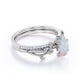 thumbnail image 4 of JeenMata Anillo de Bodas con Diseño de Hoja de Moissanita y Ópalo Arcoíris Ovalado de 1,5 Quilates Engastado en Oro Blanco de 18 K sobre Plata, 4 of 6