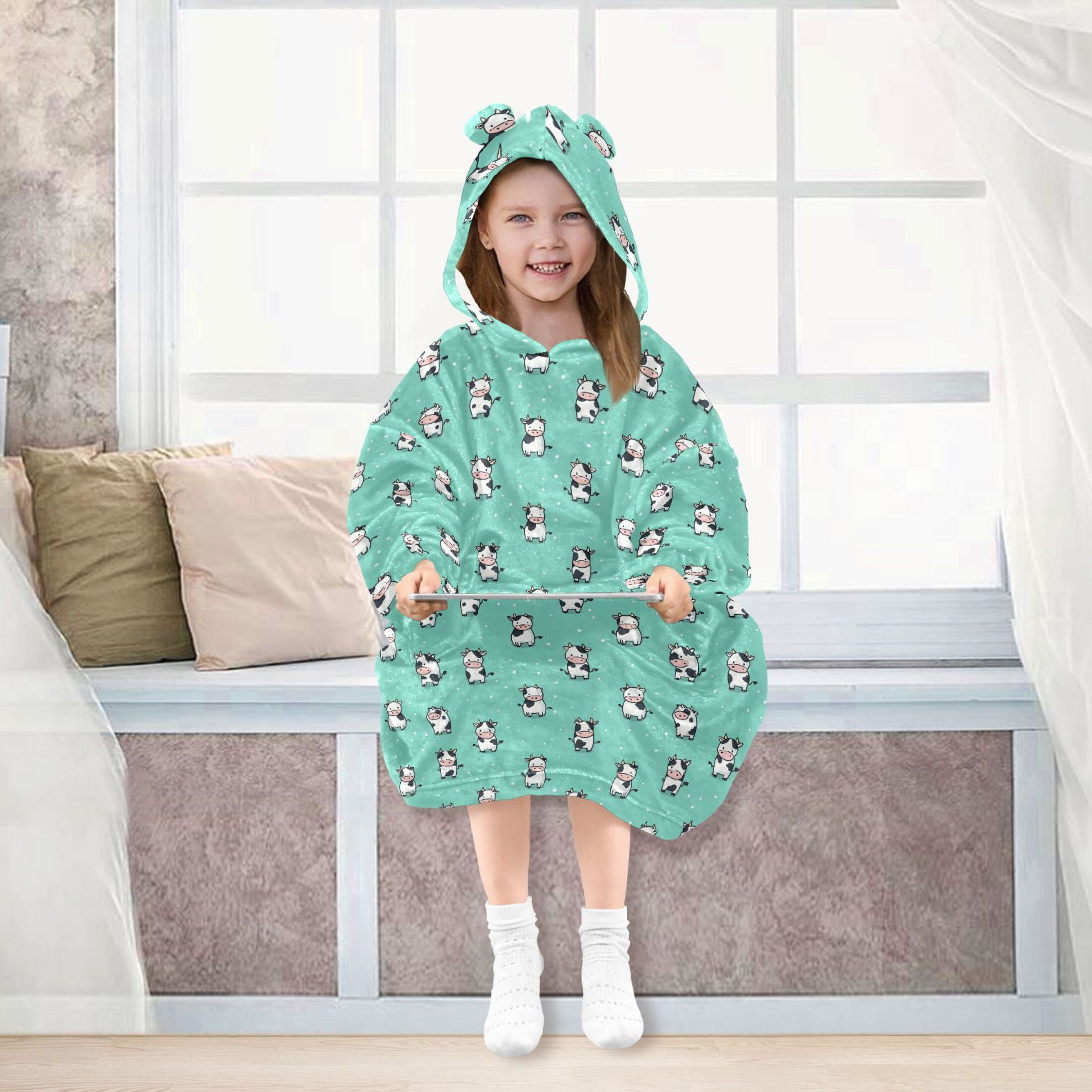 Wearable Blanket Hoodie for Kids Cute Cow Flannel Hooded Blanket with Pockets and Sleeves Suitable for Boys and Girls