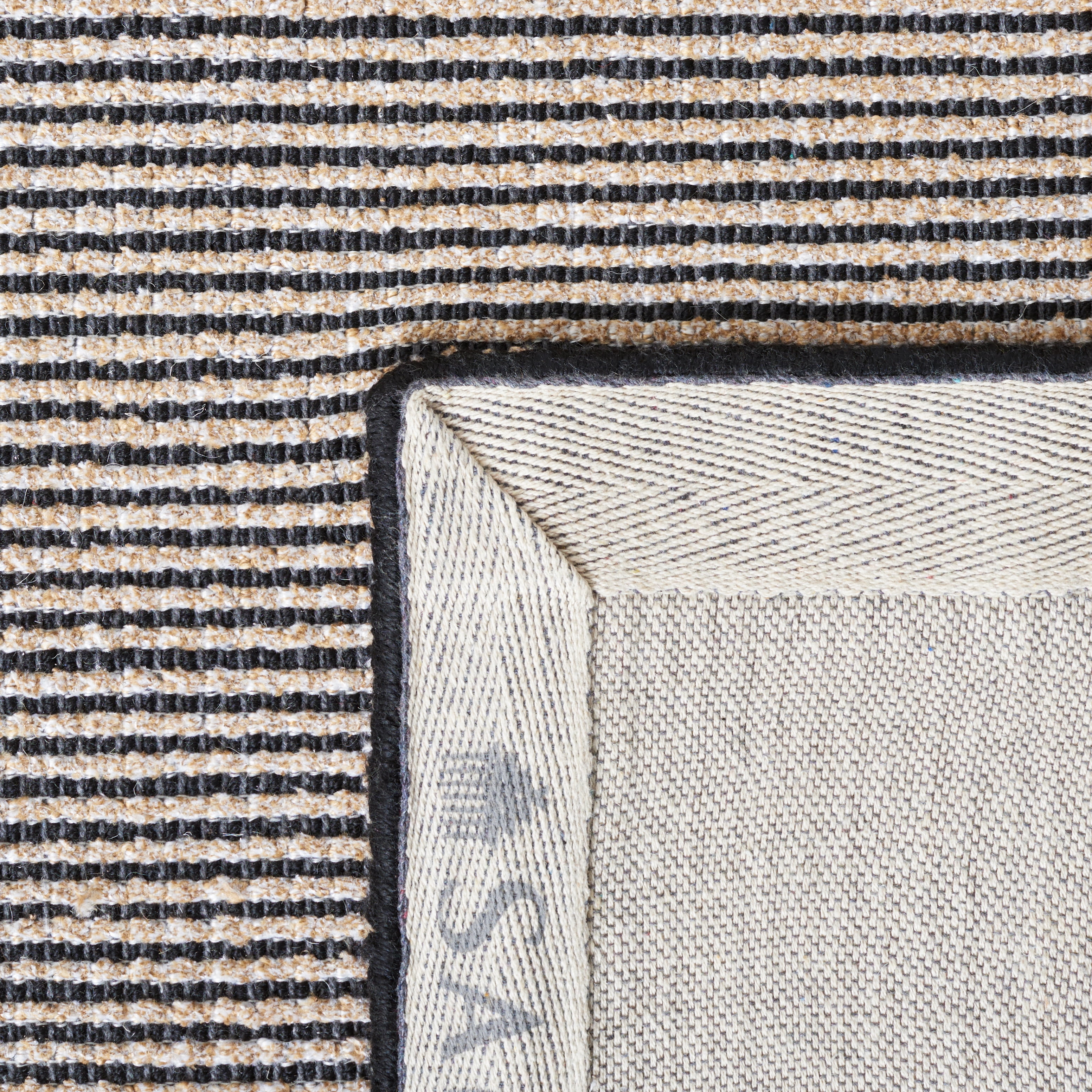 SAFAVIEH Classic Vintage Blanca Distressed Area Rug, Natural/Black, 6' x 6' Square