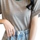 thumbnail image 3 of Camiseta de manga corta con ajuste relajado para mujer, camiseta elástica con cuello redondo a rayas de fibra de leche para desplazamientos, 3 of 8
