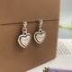 thumbnail image 1 of Pendientes asimétricos de oso y corazón de melocotón Vintage, joyería de tendencia, pendientes de regalo, joyería Punk para mujeres geniales, regalos de amistad para niñas Tan Jianjun  unisex, 1 of 2