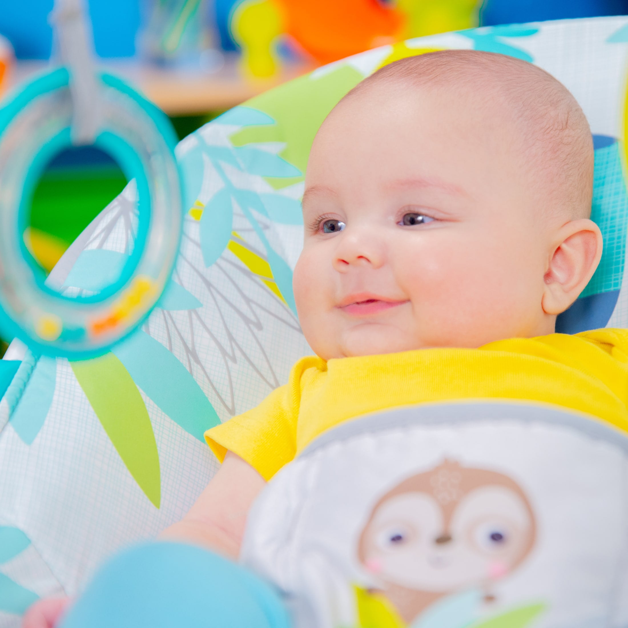 Bright Starts Rainforest Vibes Vibrating Baby Bouncer with Toy Bar, Green, Ages 0-6 Months