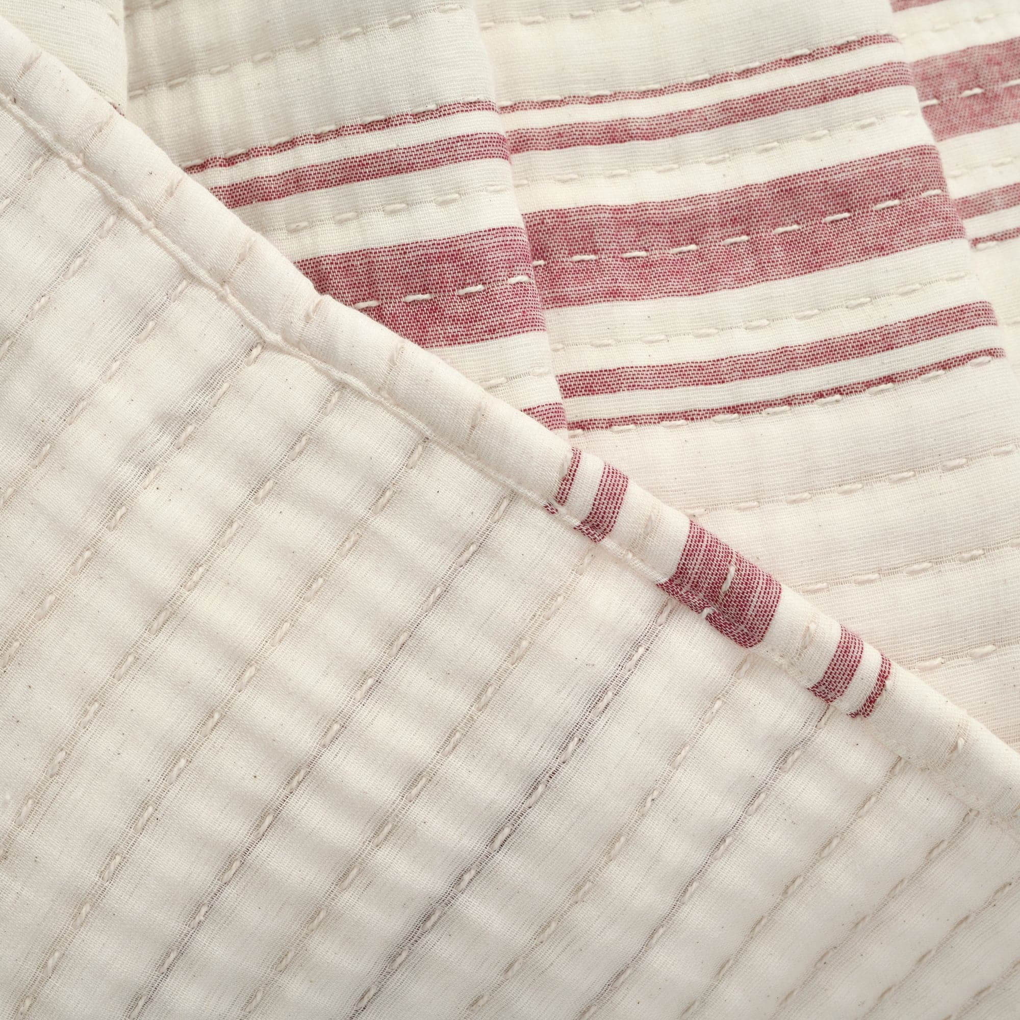 Lush Decor 100% Cotton Farmhouse Stripe Kantha Pick Stitch Yarn Dyed Cotton Woven Quilt/Coverlet Red Single Full/Queen