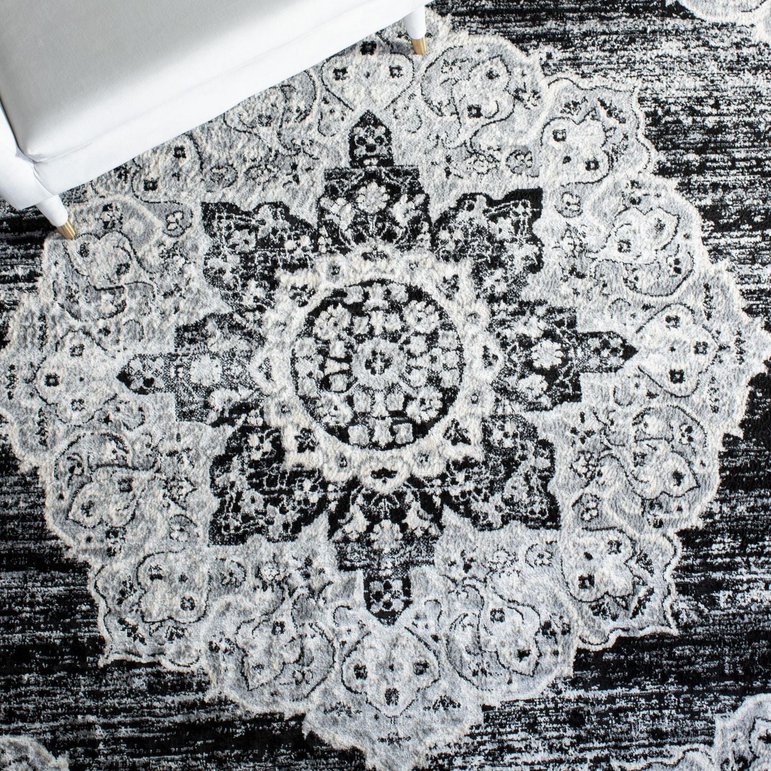 SAFAVIEH Brentwood Dimitri Floral Bordered Area Rug