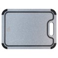 thumbnail image 3 of Tabla Pequeña para Picar Alimentos de Polipropileno Reciclado con Orillas de Silicón Antideslizante y Ranura para Líquidos, Apta para Lavavajillas, Color Gris, 3 of 3