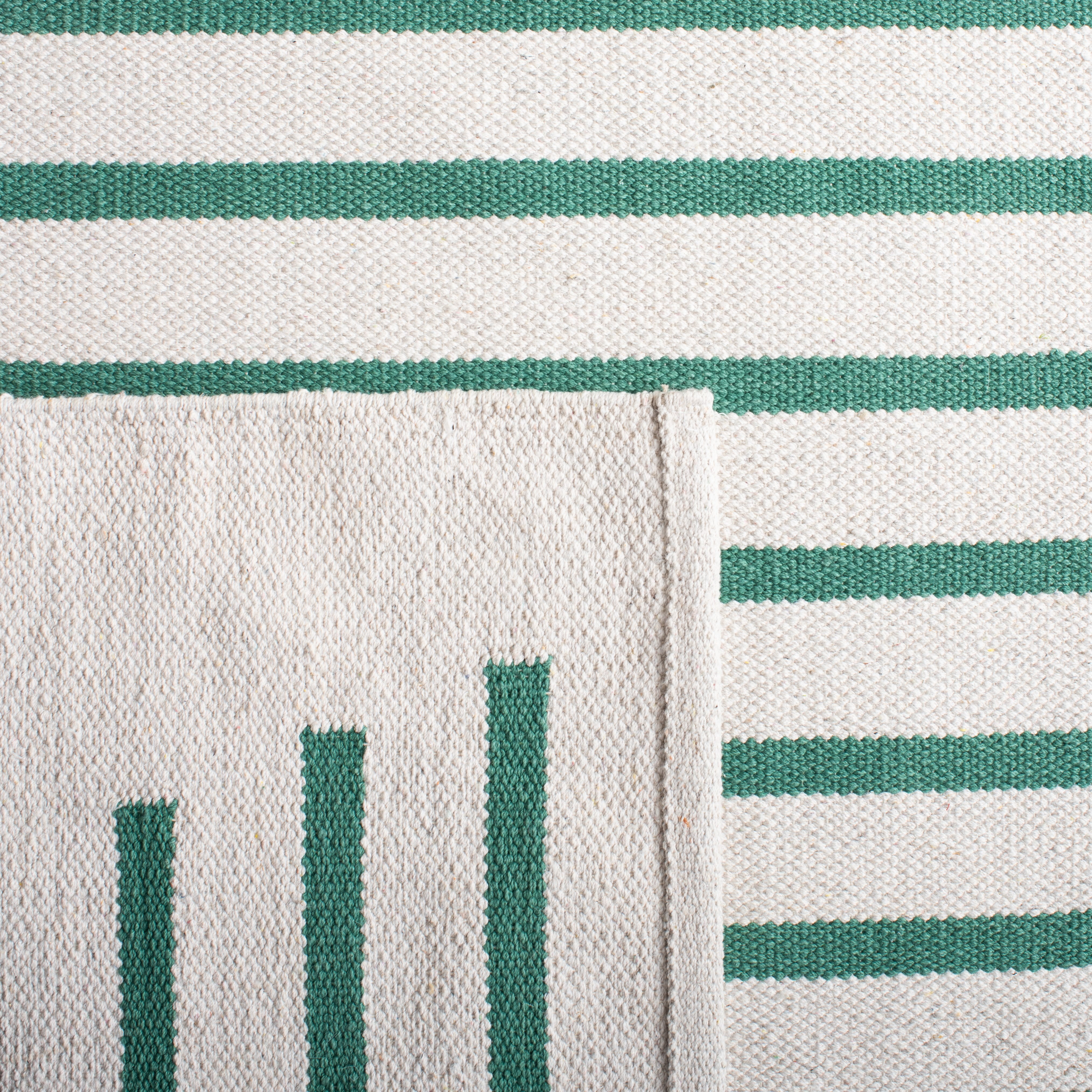 SAFAVIEH Montauk Amadine Striped Cotton Area Rug, Ivory/Dark Green, 6' x 6' Round