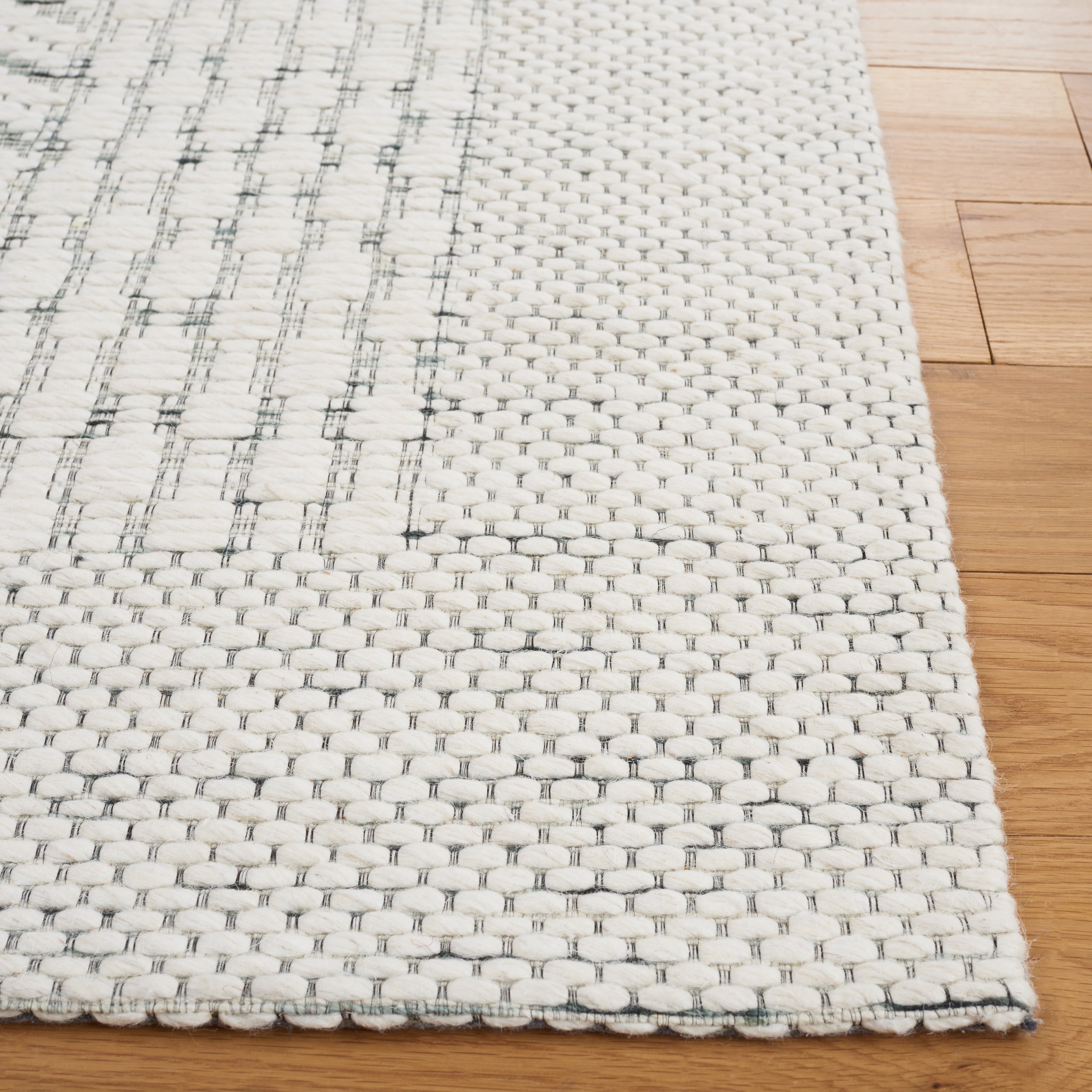 SAFAVIEH Marbella Marsan Bordered Area Rug, Ivory/Green, 6' x 6' Square