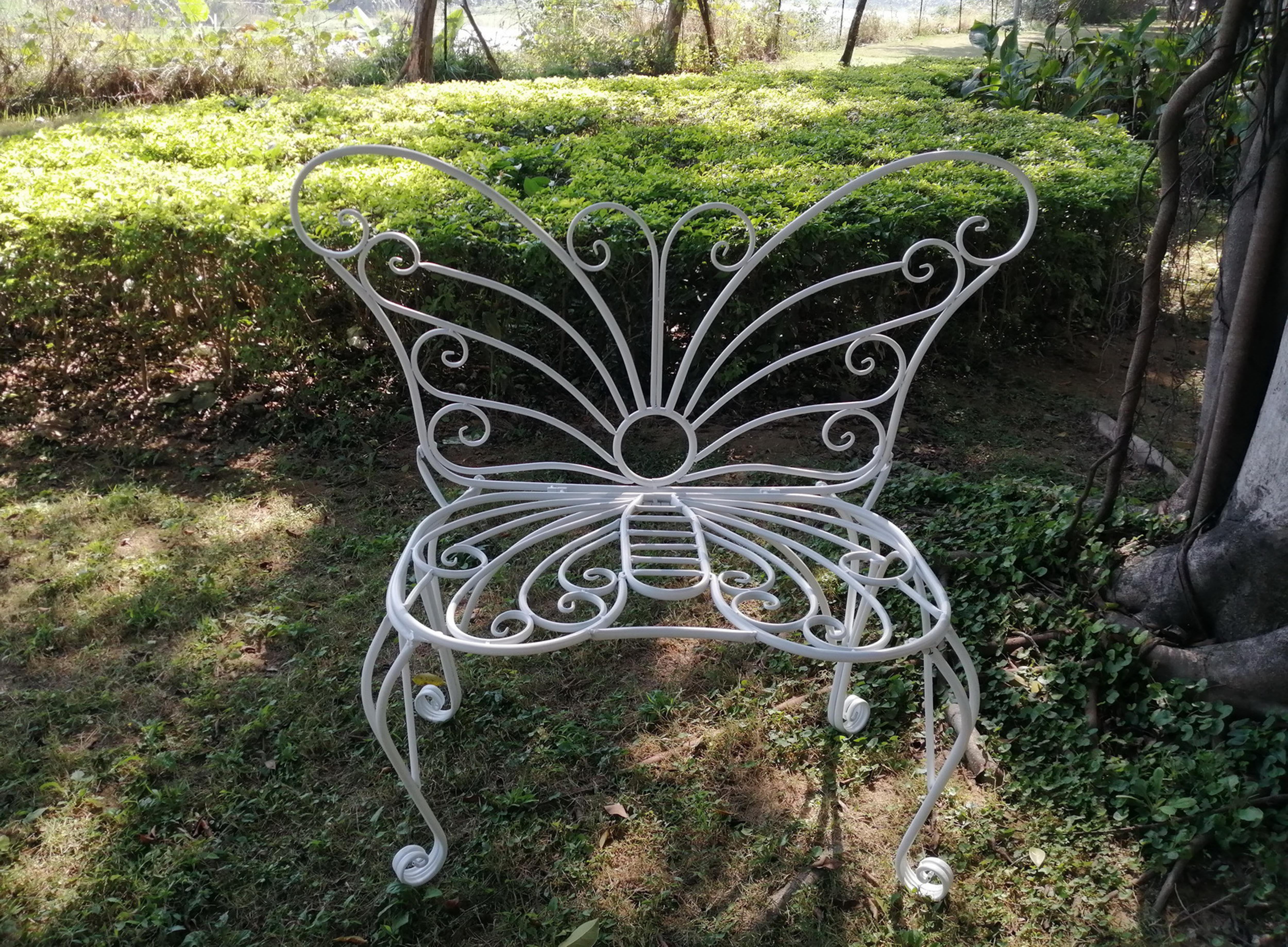 WHITE METAL GARDEN BUTTERFLY CHAIR
