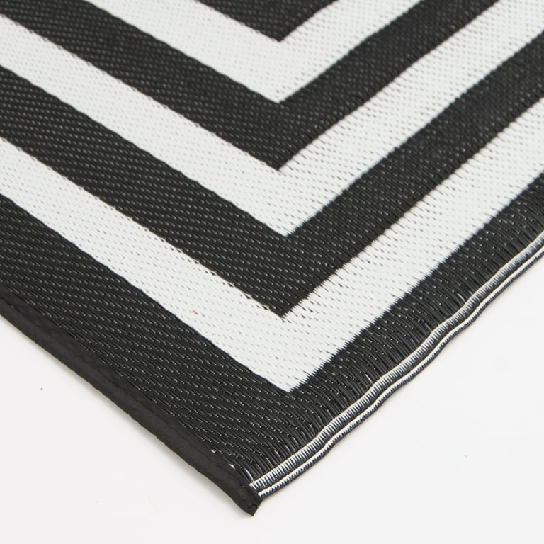 Mainstays 7'x10' Black and White Border Outdoor Plastic Rug