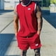 thumbnail image 2 of Conjuntos de 2 piezas para hombre de Cagnkofi, chándales deportivos de verano para entrenamiento, camisetas sin mangas con cuello redondo y pantalones cortos, 2 of 5