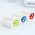 thumbnail image 1 of Exprimidor de pasta de dientes con tubo rodante, soporte para asiento, dispensador de pasta de dientes giratorio para baño, 3 piezas (mezcla de colores), 1 of 5