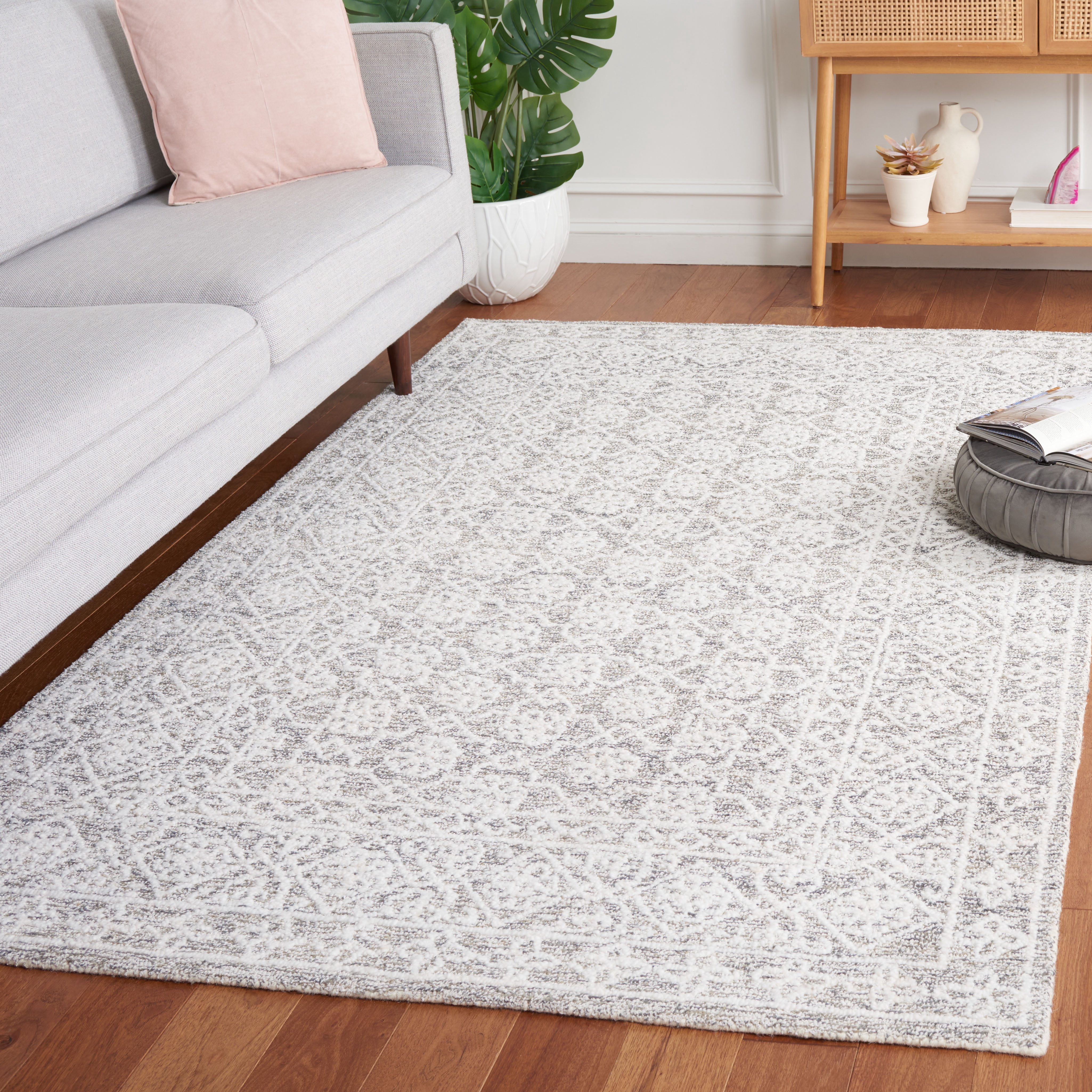 SAFAVIEH Ebony Adrasteia Floral Area Rug, Ivory/Grey, 8' x 10'