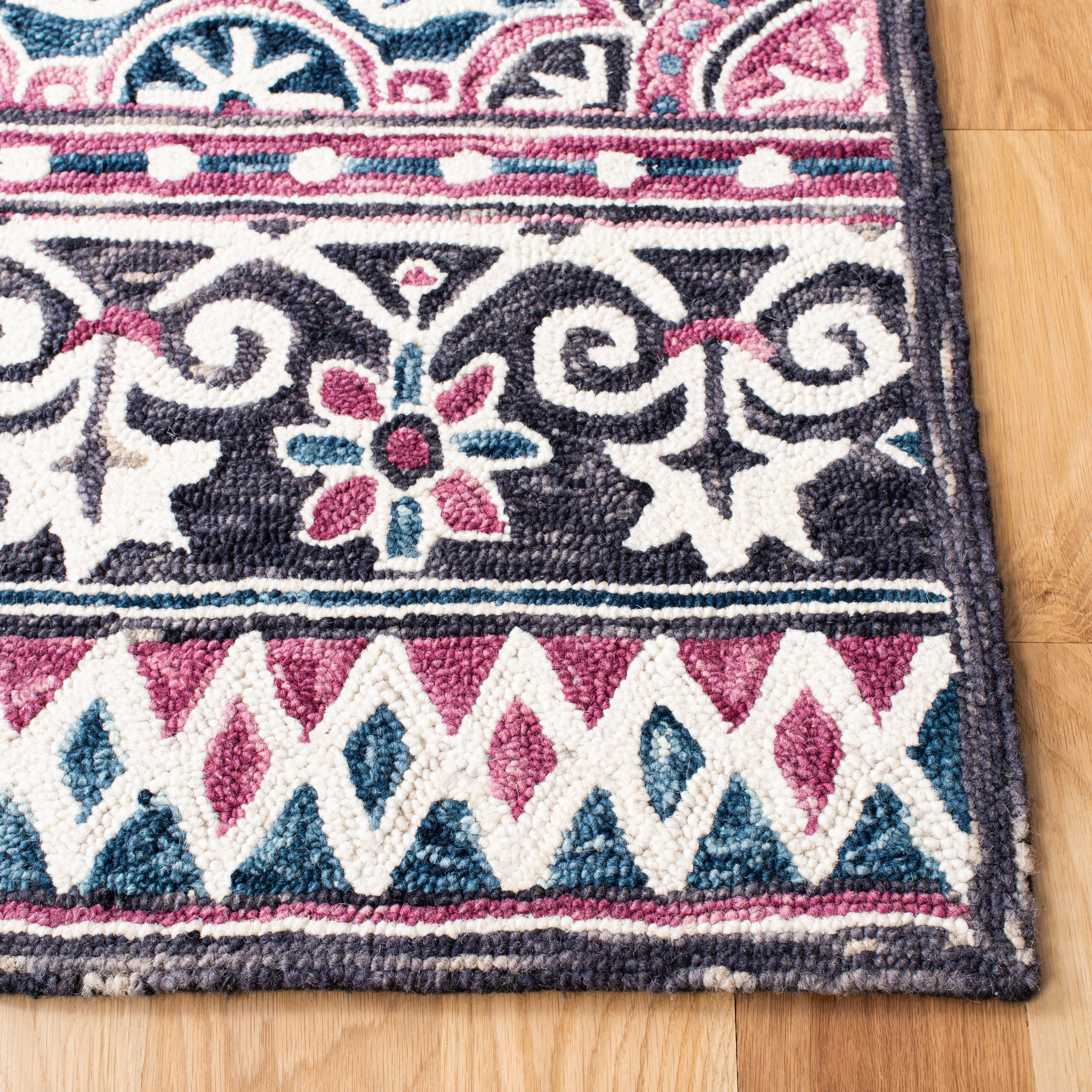 SAFAVIEH Micro-Loop Omar Medallion Area Rug, Ivory/Pink, 5' x 5' Square