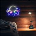 thumbnail image 4 of Bearachild UFO Letreros de neón Tablero de acrílico LED Luces de neón Decoración de pared Estética LED Letreros de neón Alien Night Light para Kits de decoración para fiestas Bearachild HA036973-00, 4 of 6