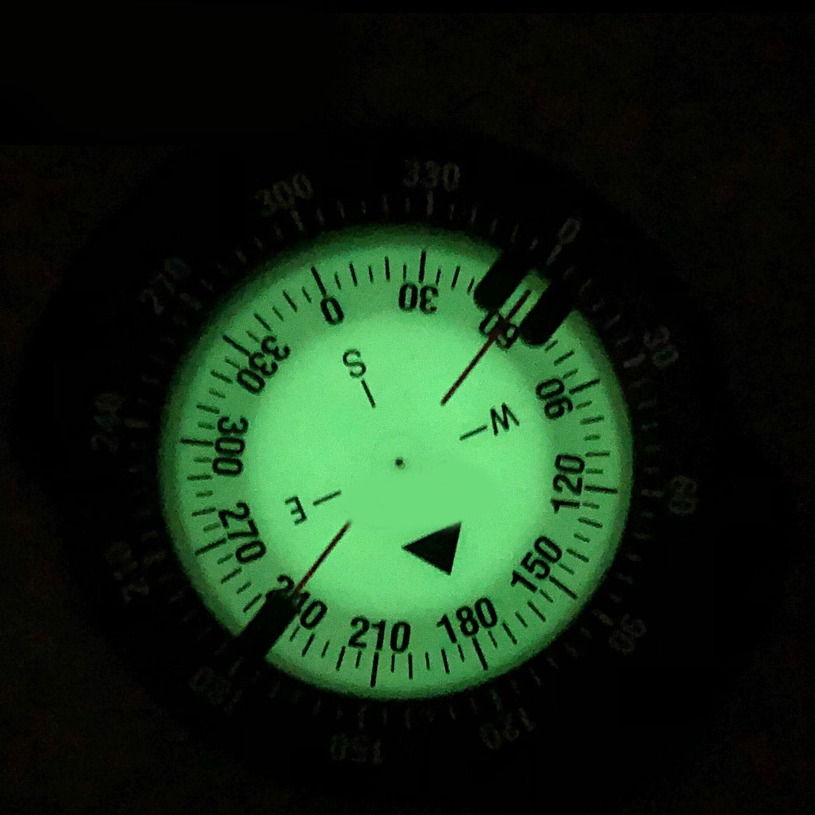 Diving Compasses with Pipe Clamp Designs, Compasses Glowing Compasses Night Waterproof Underwater Navigations Compasses