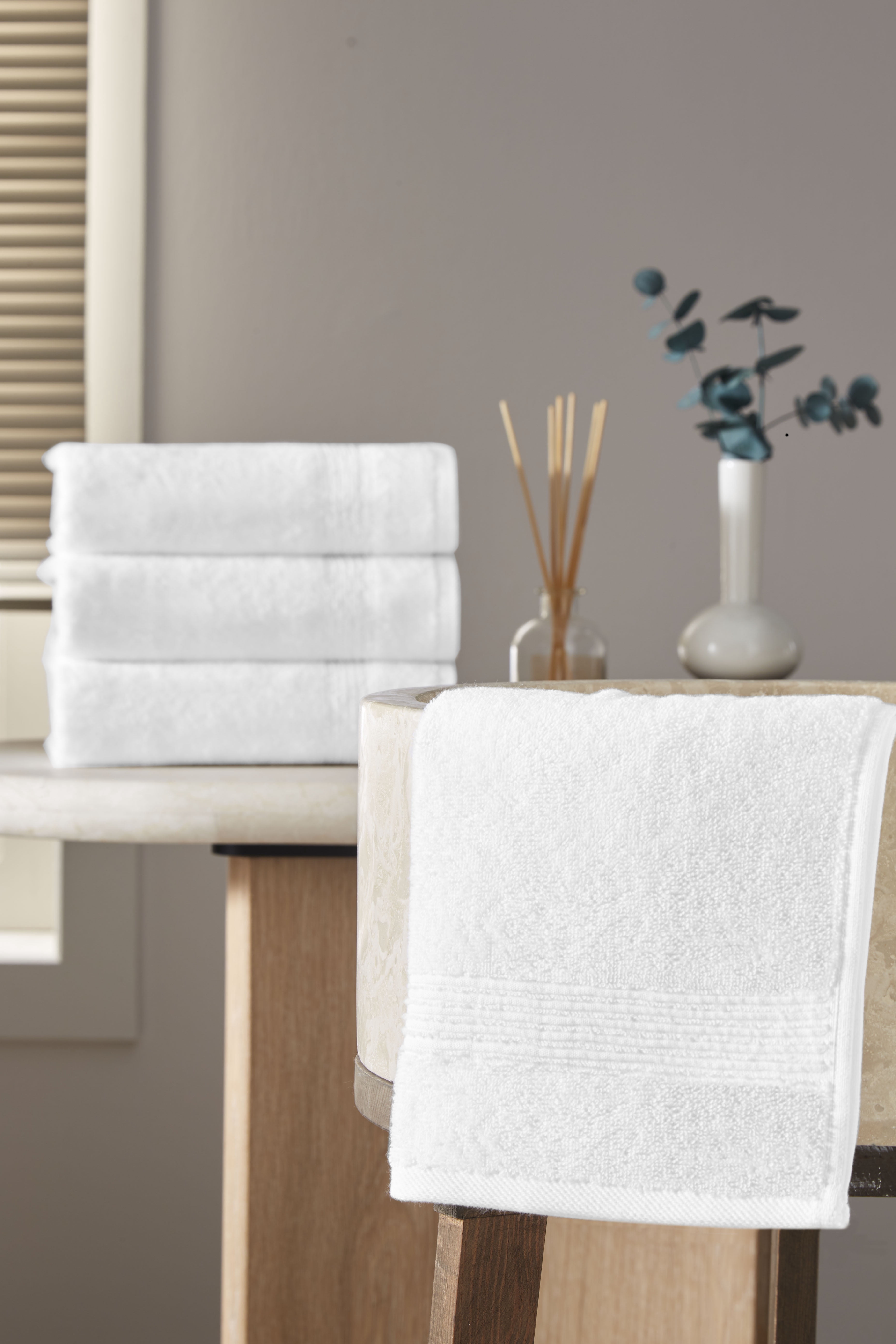 Ozdilek 4-Piece Hand Towels Set, 16x30" 100% Turkish Cotton, Quick-Dry, Lightweight & Absorbent Hand Towels, Soft Hotel Quality Hand Towels for Face, Gym, Spa, Bright White