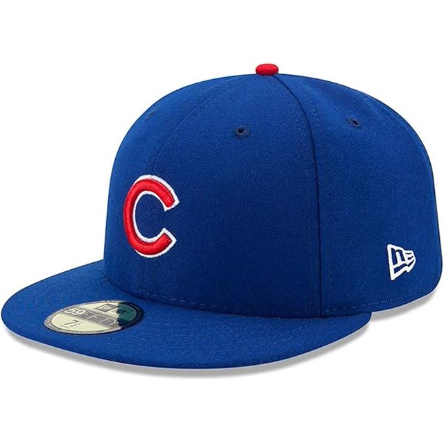 New Era baseball cap, stylish. The front of the cap has a red and white "C" logo.
