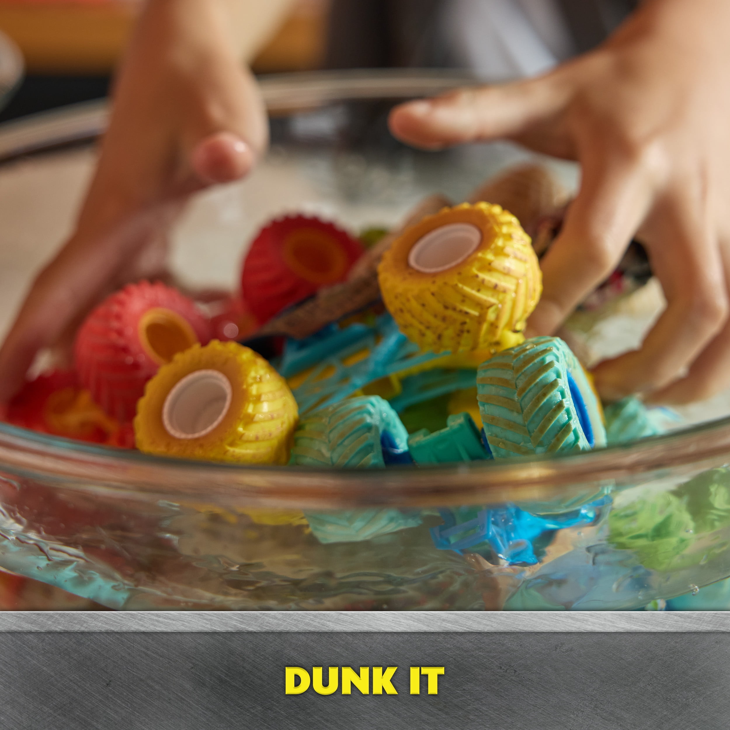 Monster Jam Mud Blasters Monster Mutt Dalmatian Dunk Tank Playset
