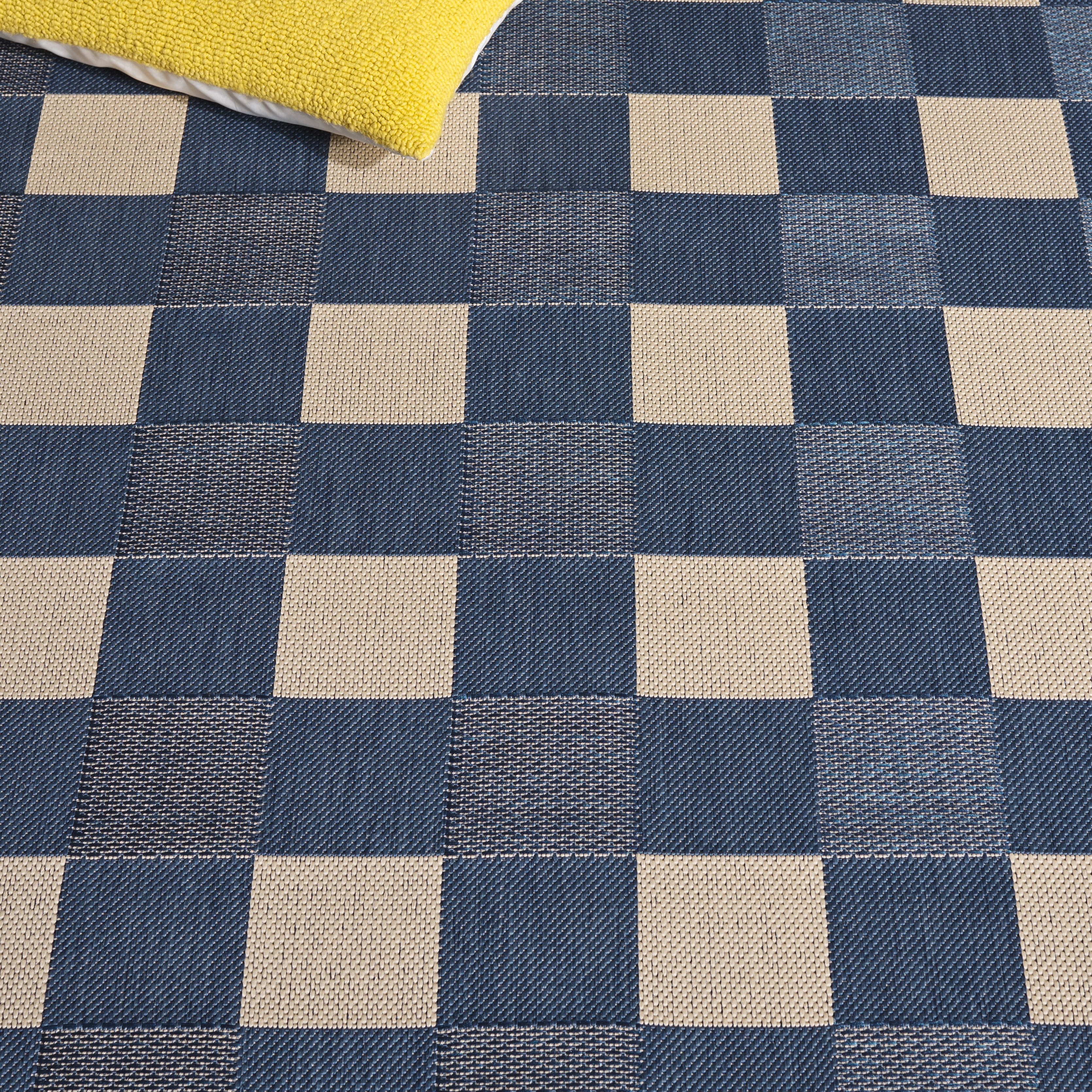 Safavieh Courtyard Caitriona Checkered Indoor/Outdoor Area Rug, Blue/Beige, 4' x 5'7"