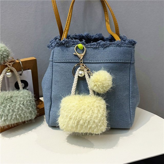 Mini llavero de estilo minimalista con forma de bolso, bonito colgante de perla de peluche para coche, regalo colgante