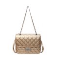 thumbnail image 5 of Bolso cuadrado de diseño de nicho para mujer, nuevo estilo 2025, estilo universitario, de charol, pequeño, con fragancia, estilo moderno, bolso de cadena., 5 of 5