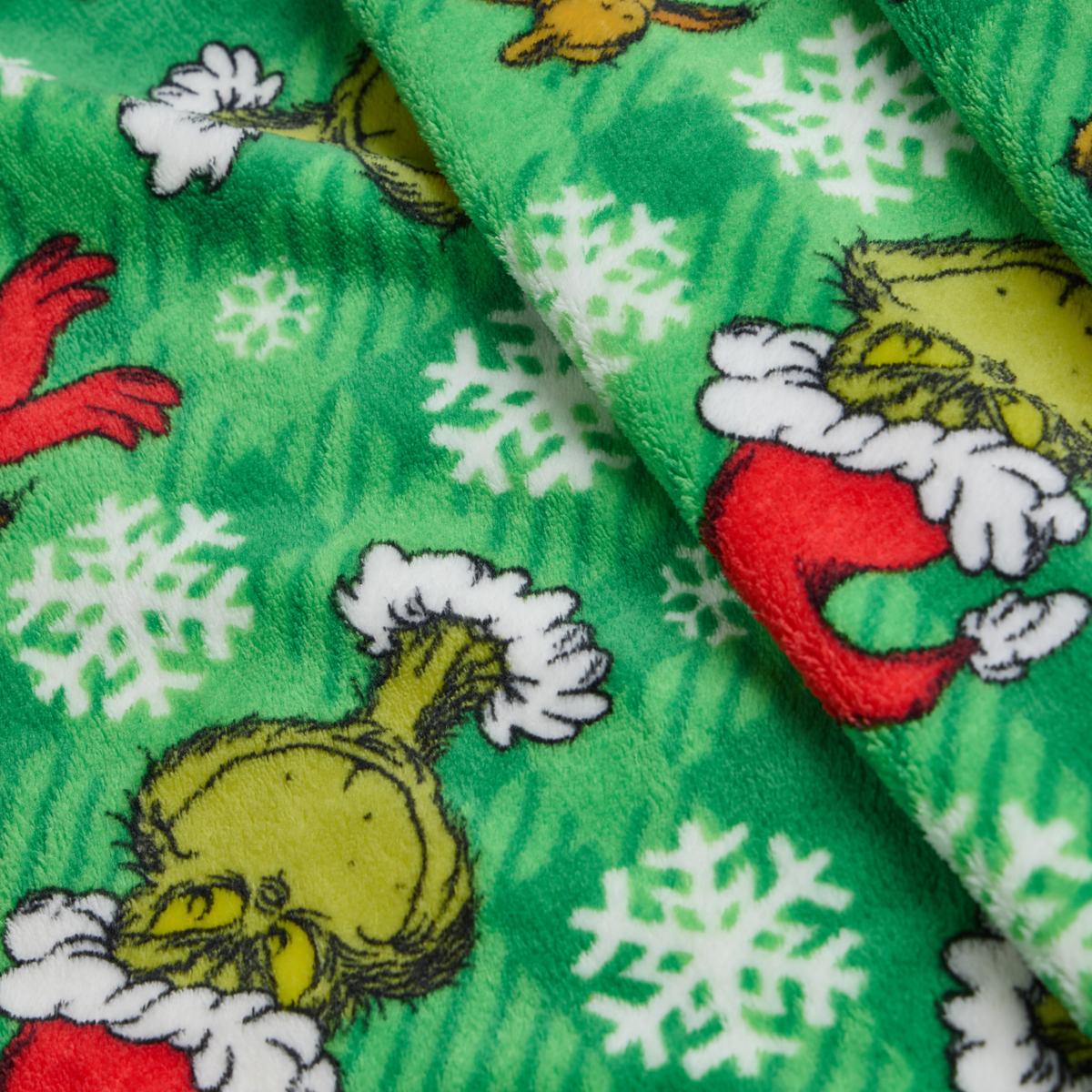 Dr. Seuss' The Grinch Men's Green Plush Bathrobe with Pockets