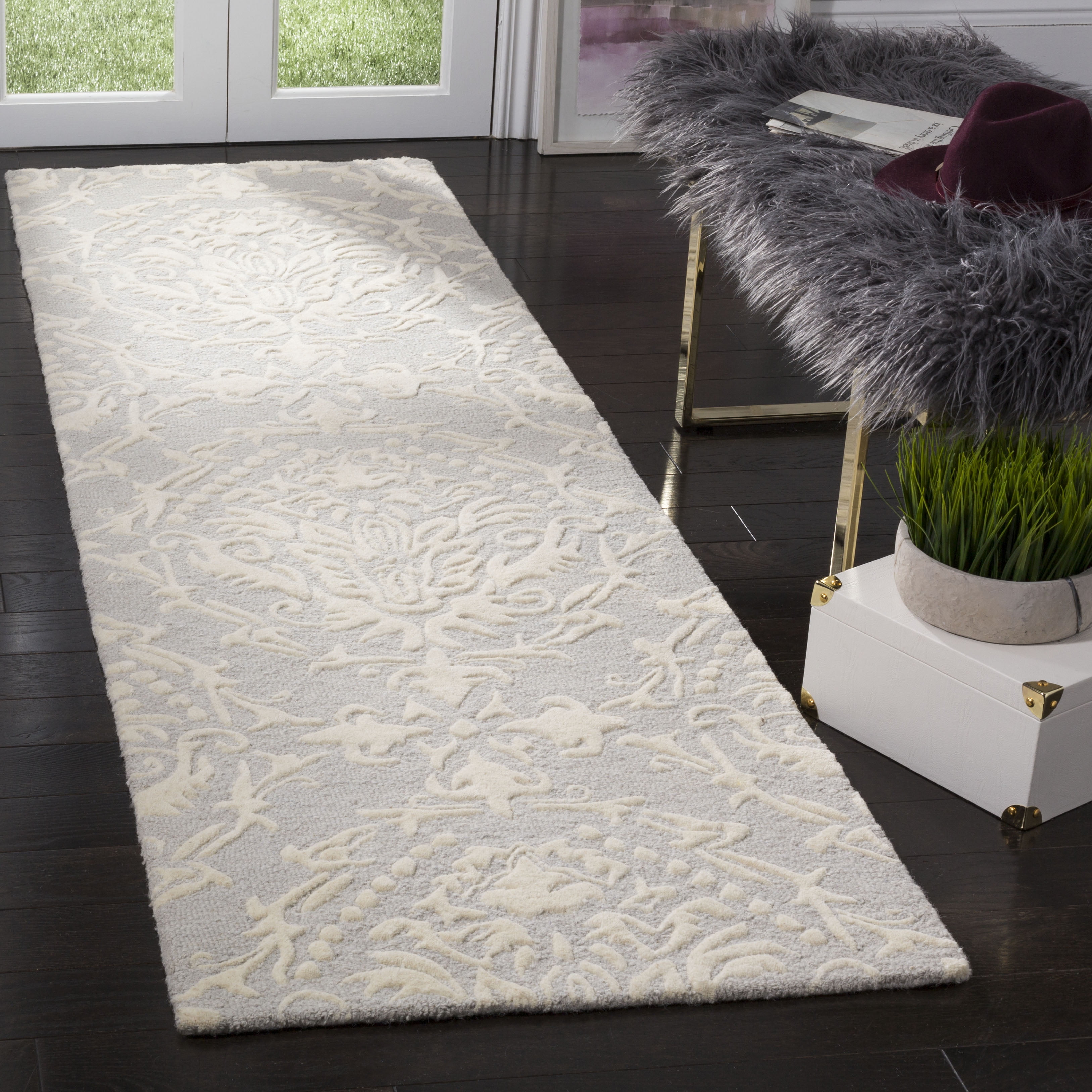 SAFAVIEH Blossom Kestrel Geometric Wool Runner Rug, Light Grey/Ivory, 2'3" x 10'