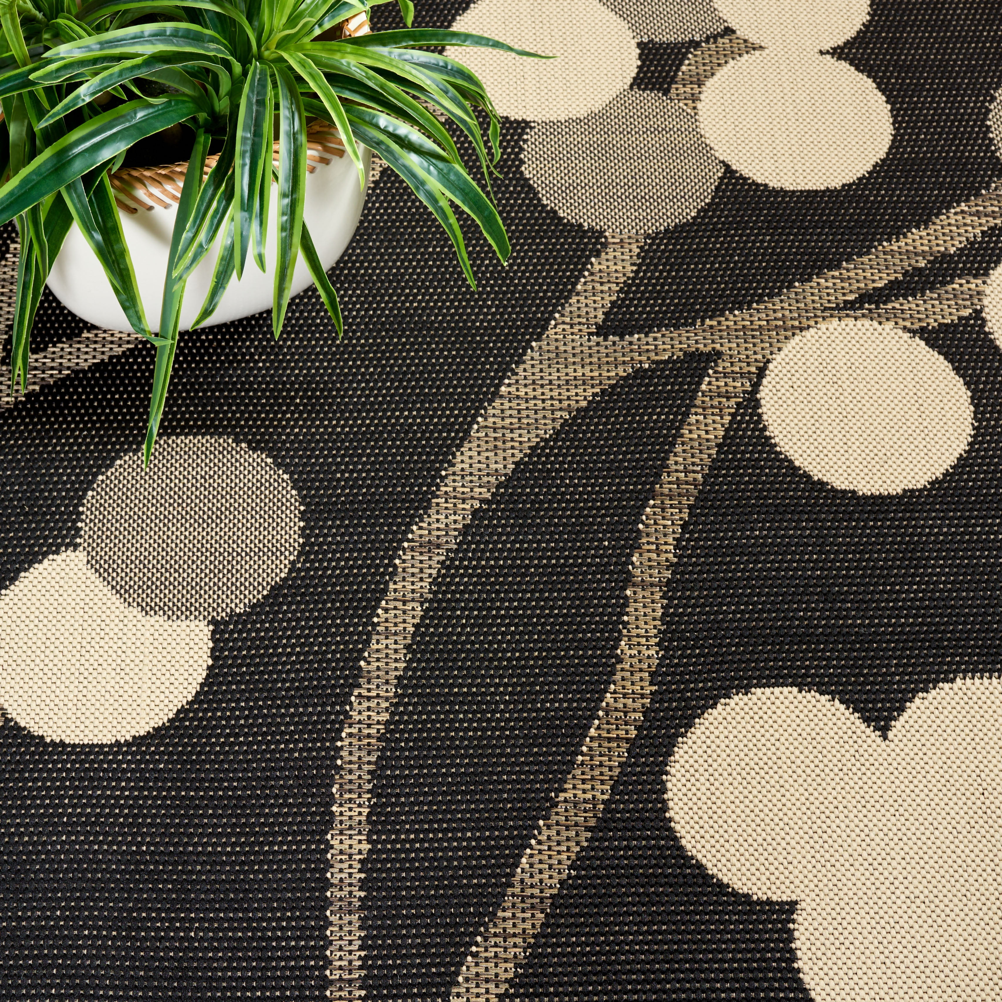 SAFAVIEH Courtyard Connie Floral Indoor/Outdoor Area Rug, Black Natural/Brown, 6'7" x 6'7" Round