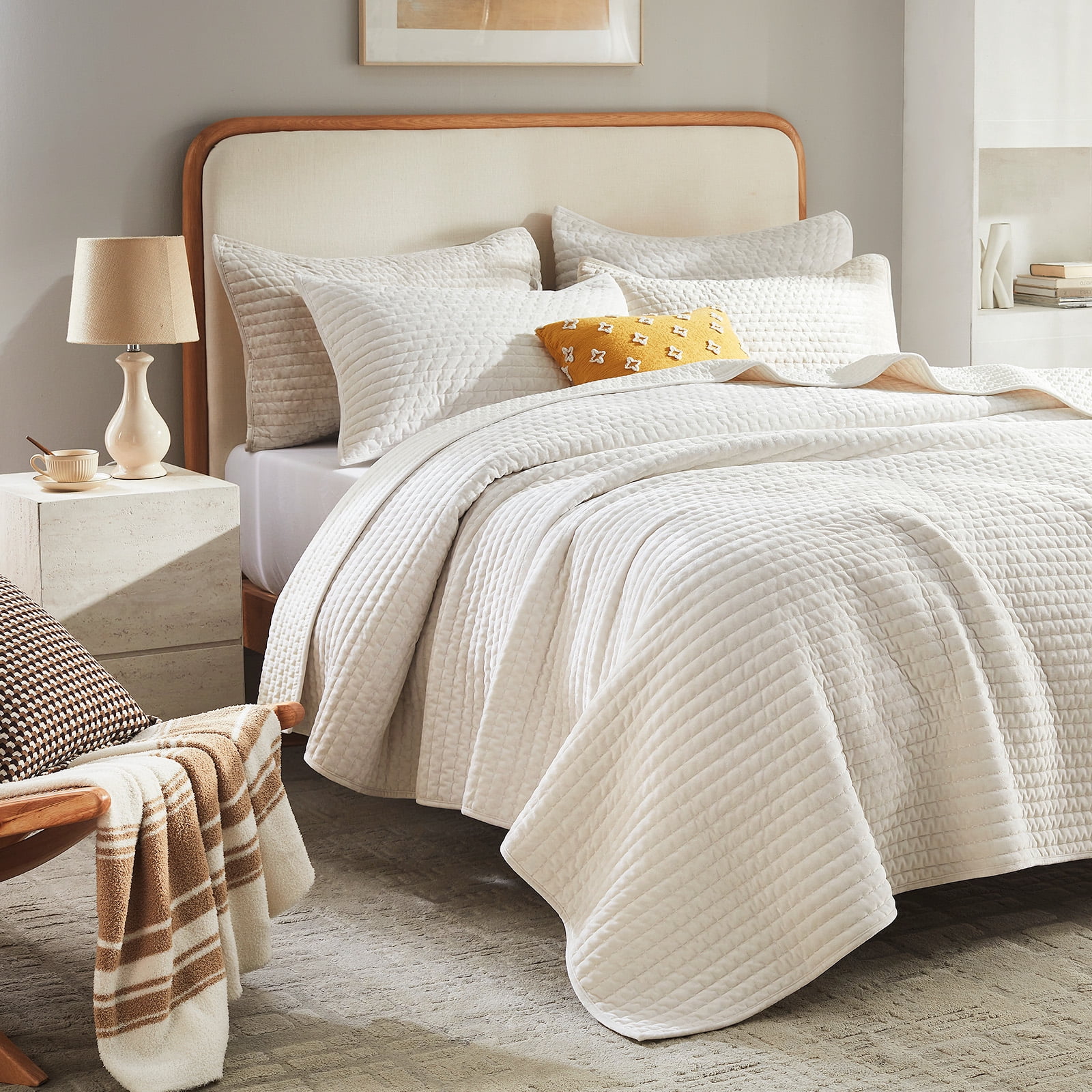 Luxury Velvet Quilt Set King Size 98''x106'', Ultra-Soft Striped Channel Comforter with Exquisite Rice Stitch Detailing, Lightweight All-Season Bedspread Coverlet w/ 2 Shams, White