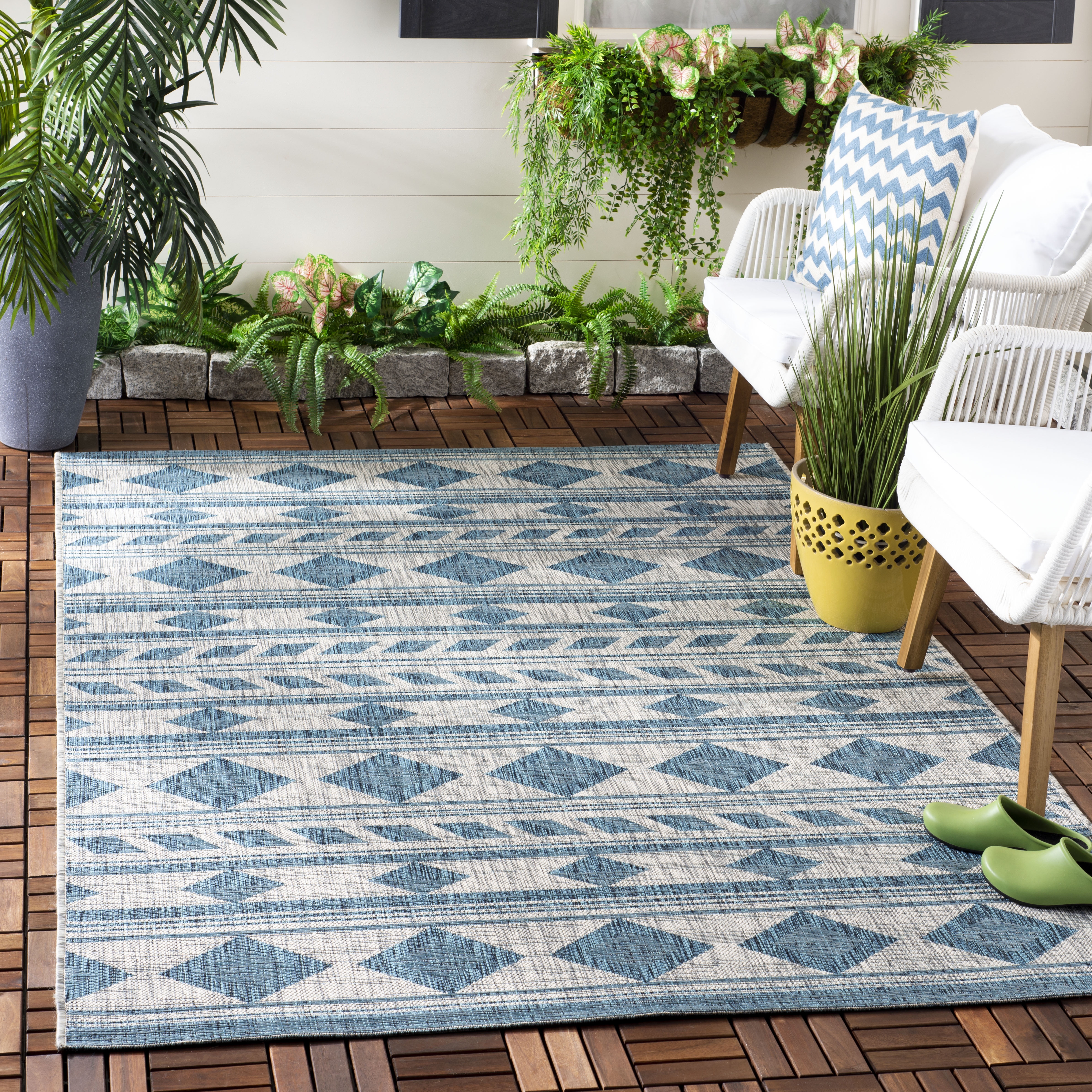 Safavieh Courtyard Allycia Geometric Indoor/Outdoor Area Rug, Gray/Teal, 4' x 5'7"