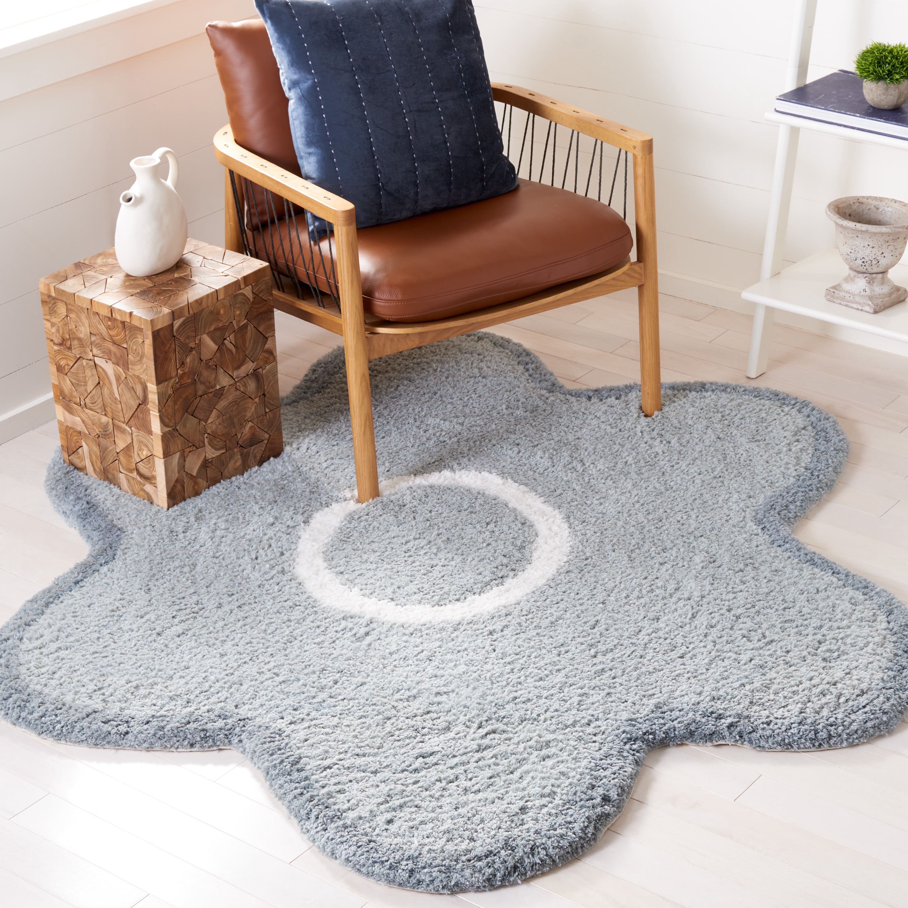 SAFAVIEH Novelty Deonne Abstract Area Rug, Light Grey/Ivory, 6' x 6' Round
