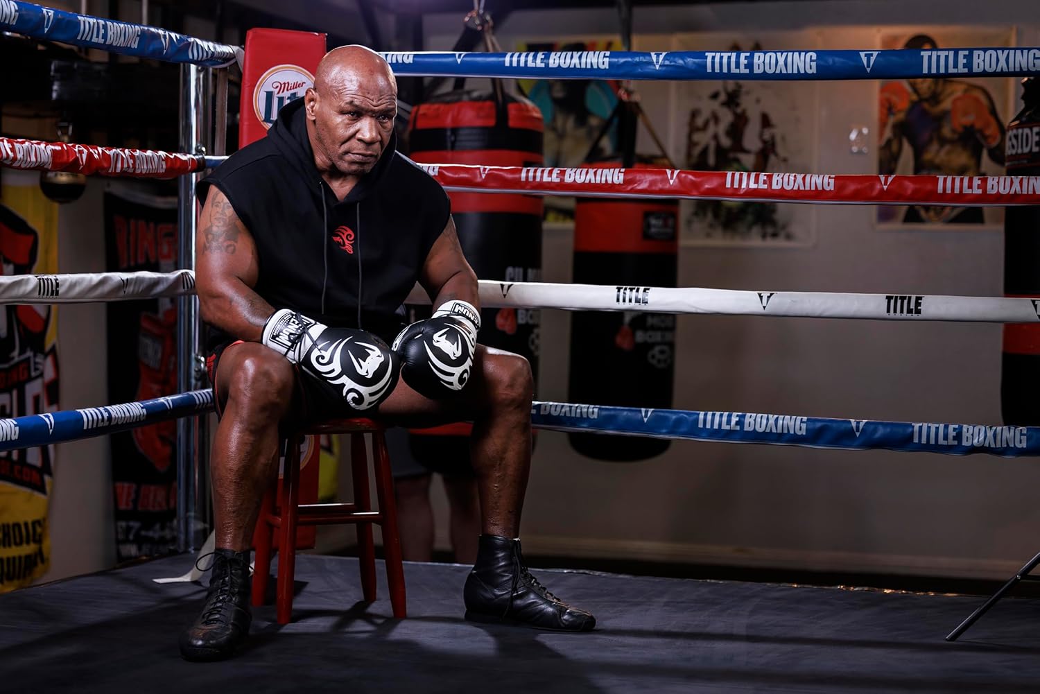 Venum Mike Tyson Replica Boxing Gloves - Deep Black/Optical White - 12-Ounce