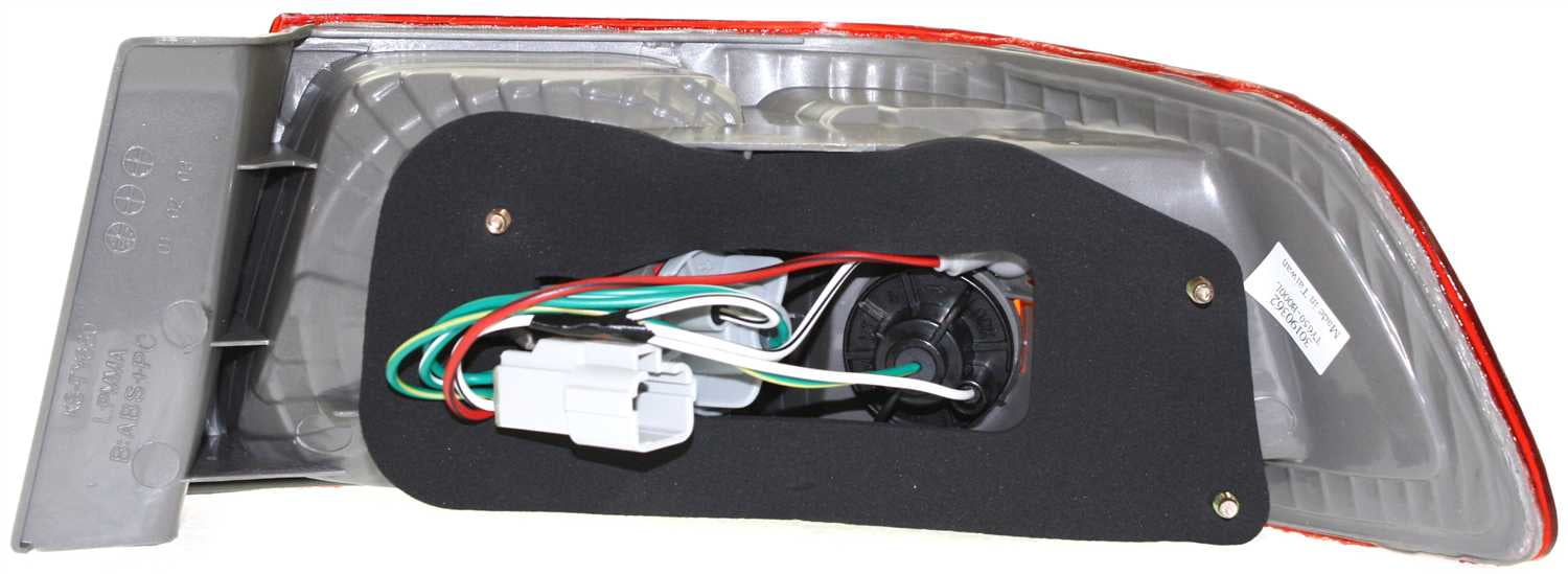 Tail Light Compatible With 2000-2001 Toyota Camry Left Driver With bulb(s)