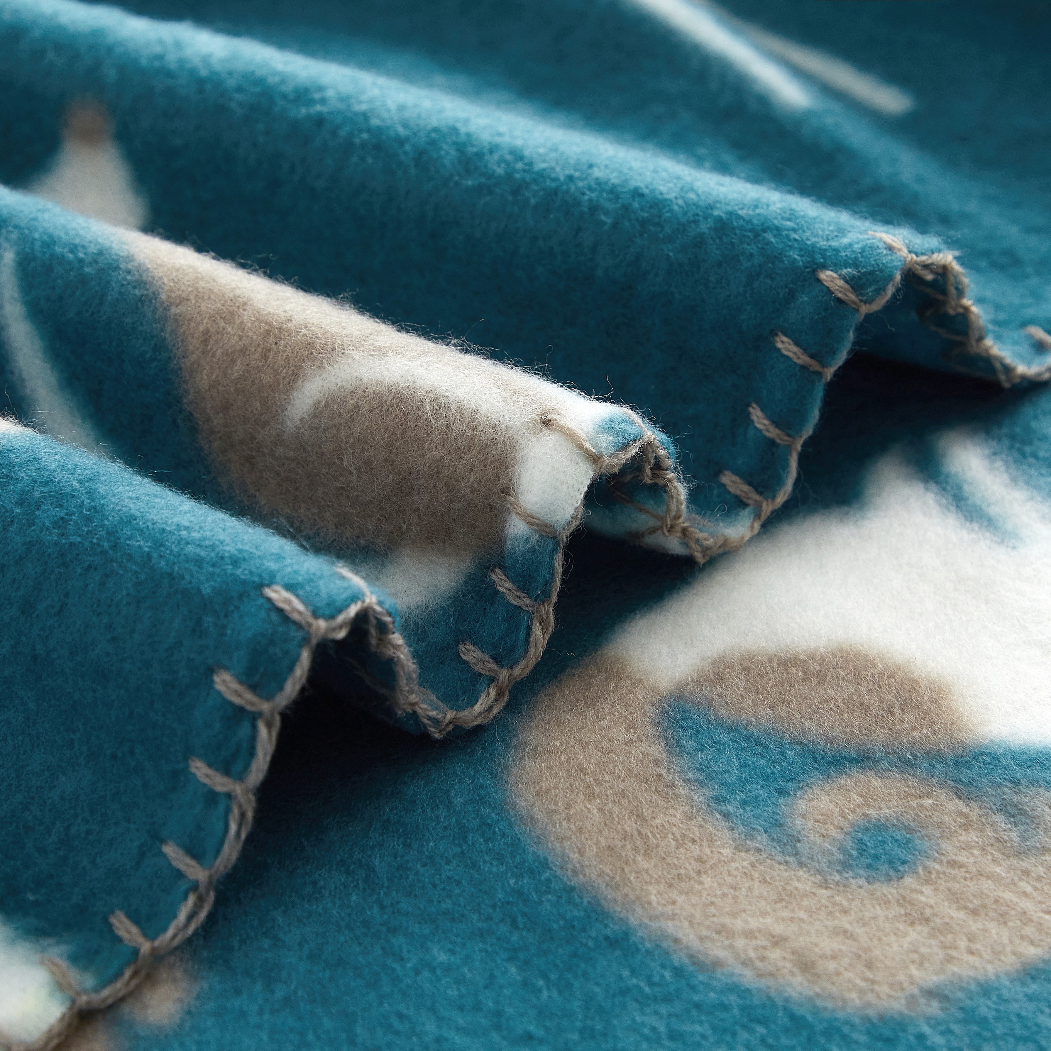 Mainstays Cozy Fleece Throw Blanket, Autumn Dogs, 50 in x 60 in